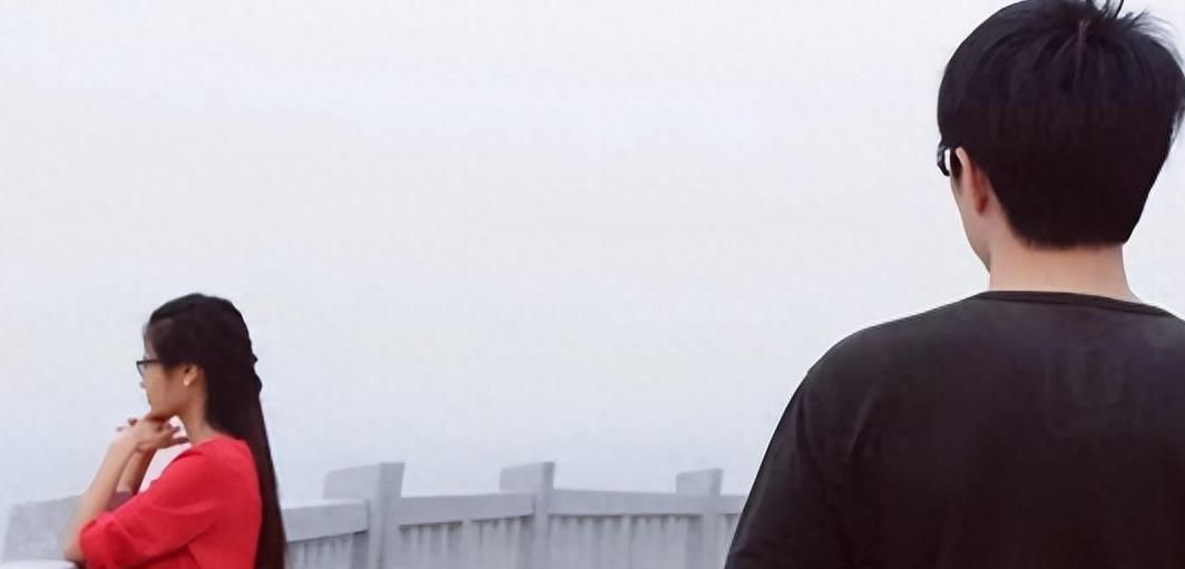 女子工资卡给弟弟买房，父亲病了让女婿拿钱，男子：管不了你全家