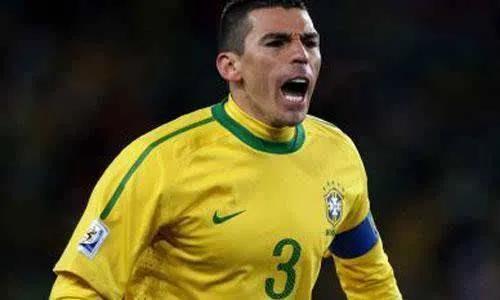 当今足坛最有潜力的中后卫,世界足坛最伟大球星排名