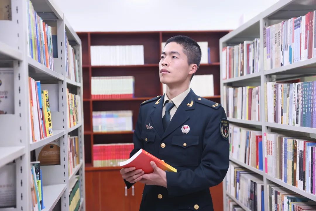 军营帅气视频,镜头下的军营青春岁月