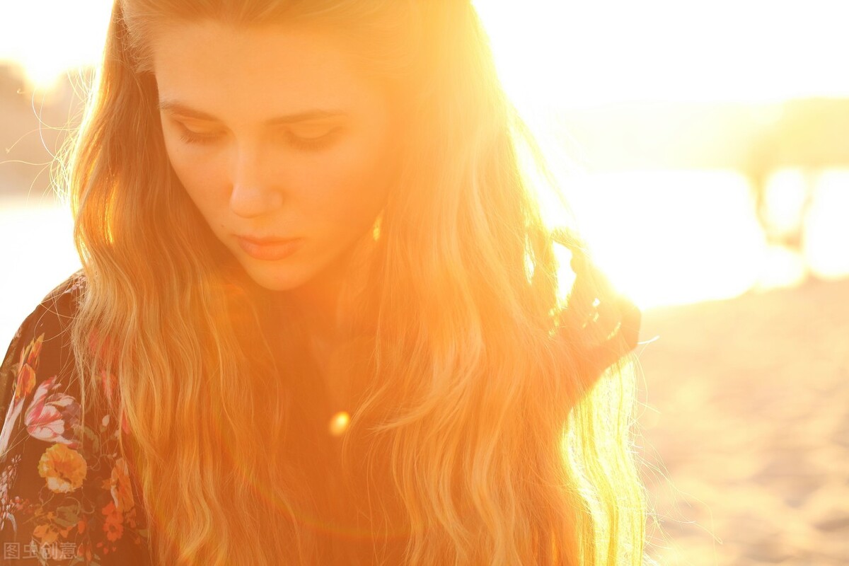 故事:半夜老公手机上出现的几个字,让她疑虑丛生