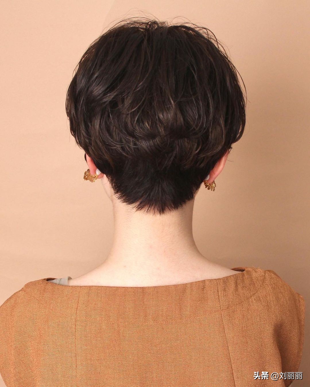 圆形女生什么发型能让五官立体,不太立体的圆脸女生适合什么发型