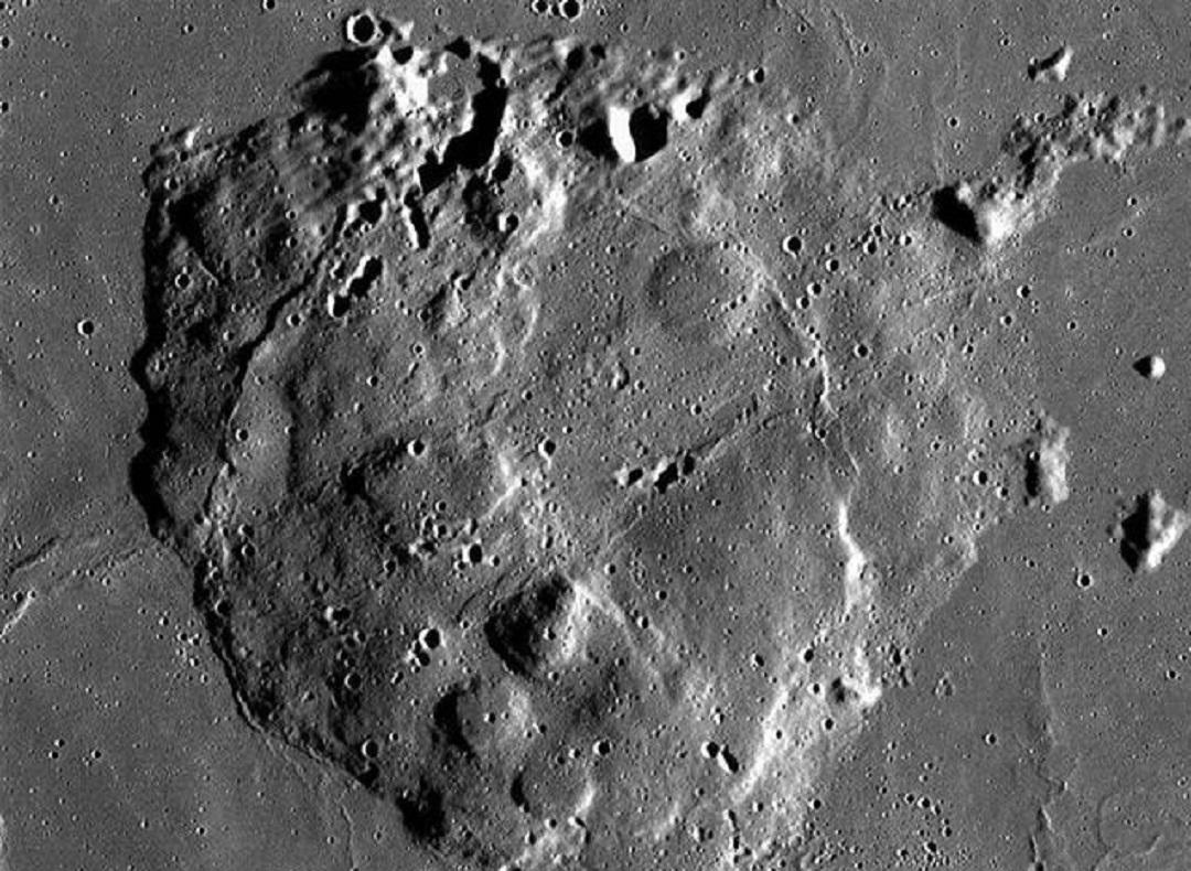 嫦娥四号新发现，月壤与美国的差别大！月球罕见物质：1吨值637亿