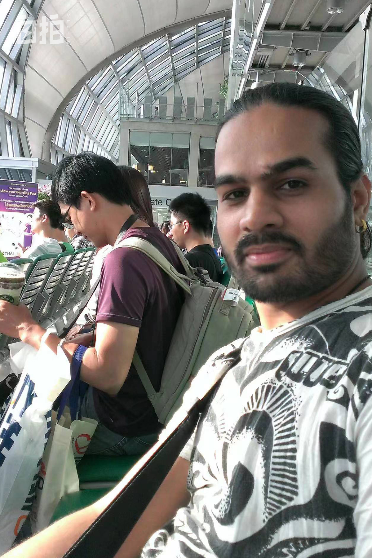 我，印度人，12岁被拉去结婚，16岁打工，靠会中文支撑起全家生活