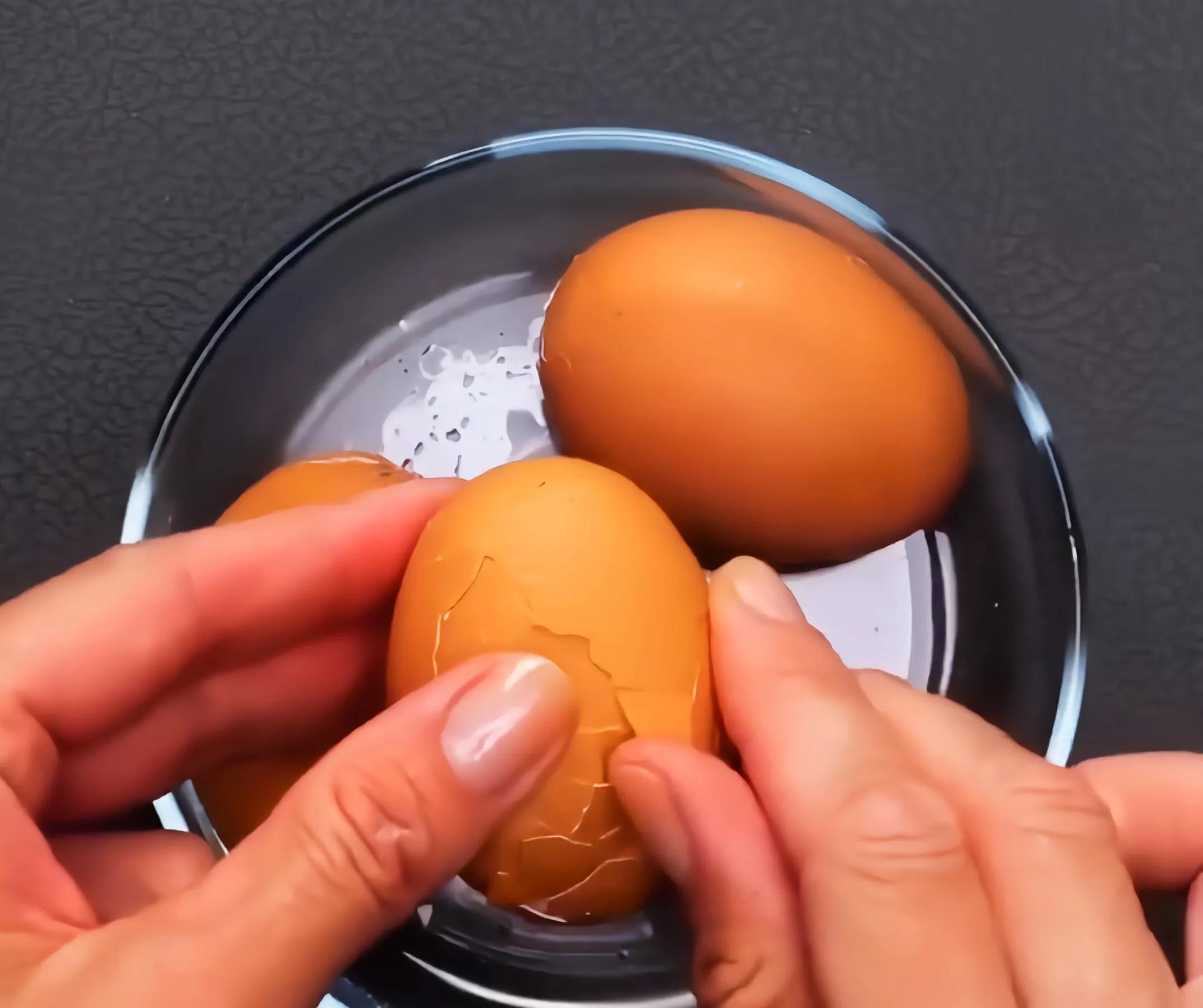 泡面的盖子的小技巧,如何让泡面的盖子帮助泡面变凉