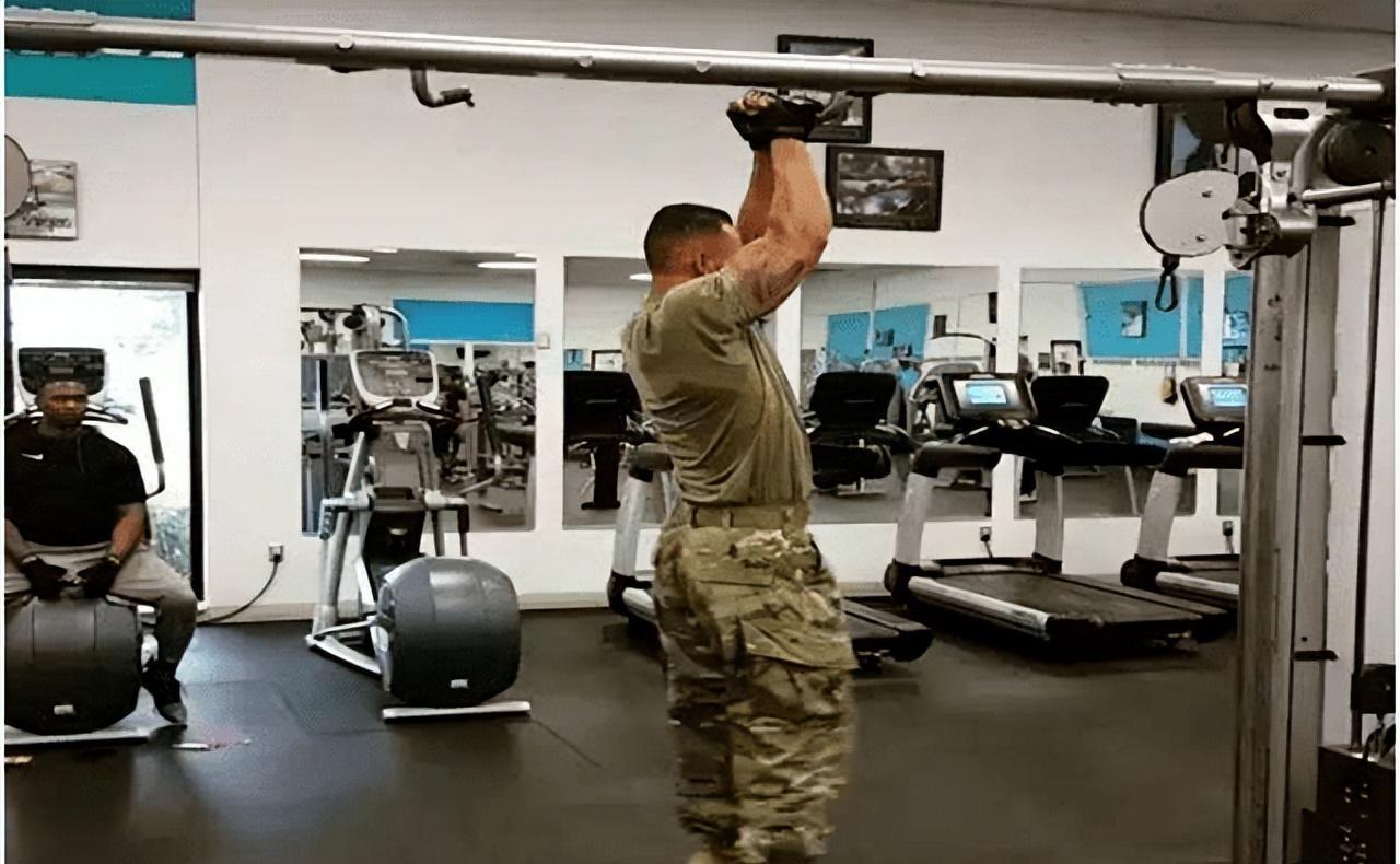 美军和解放军身材为什么不同,解放军和美国大兵对比