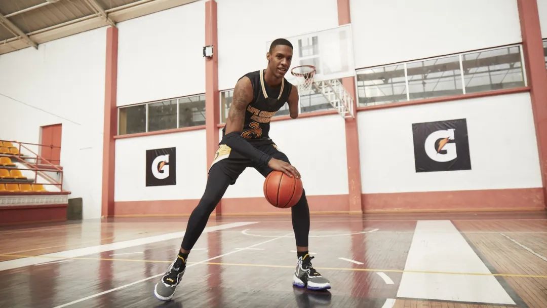 佳得乐被球队扔掉视频,篮球馆佳得乐赞助