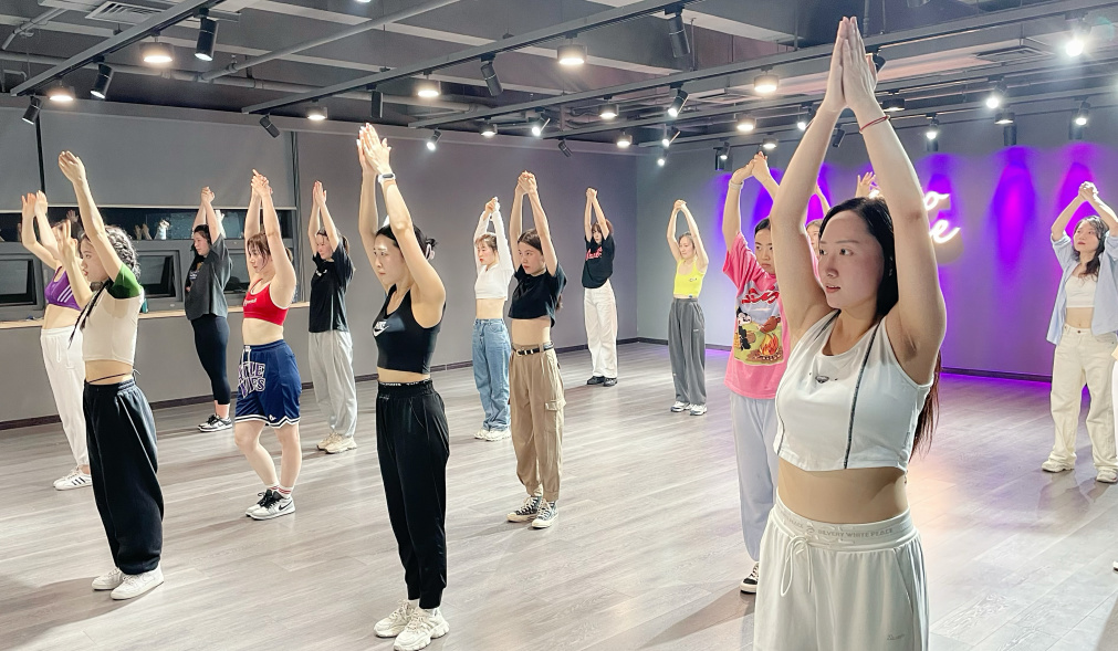 舞蹈生疫情在家怎么练体能,疫情期间舞蹈生怎么练习基本功