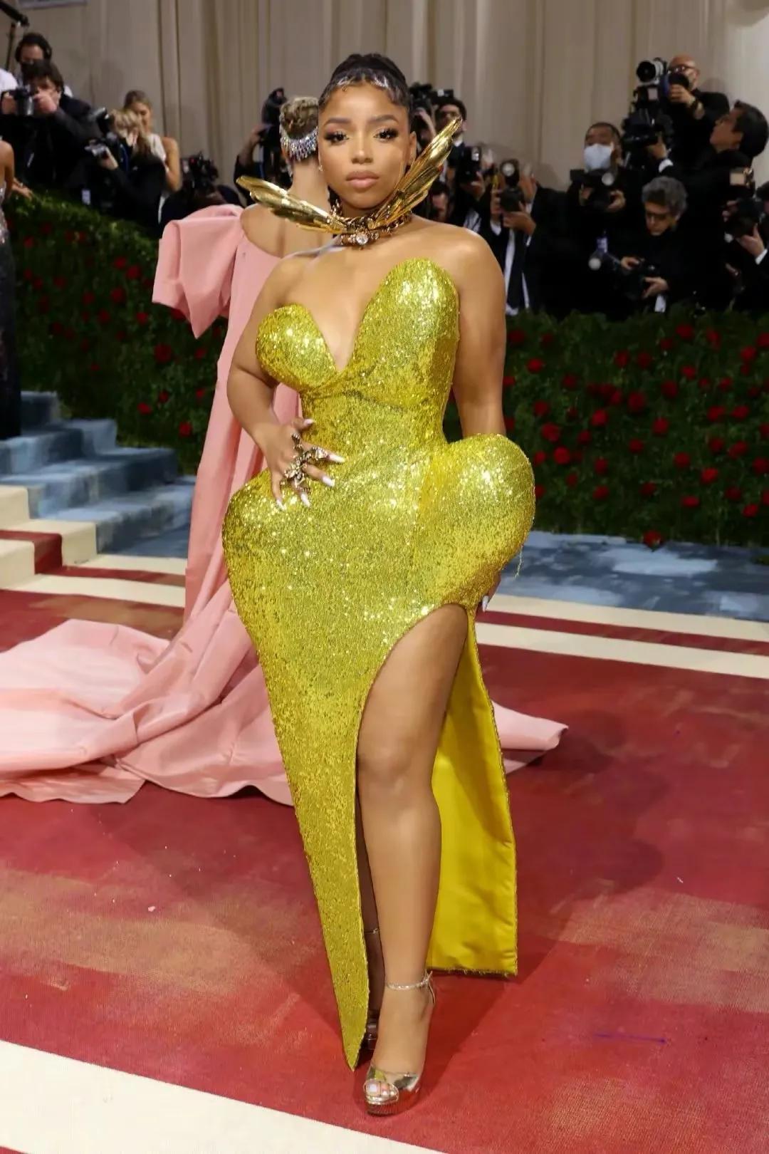 谷爱凌2019穿抹胸裙,谷爱凌穿白色长裙