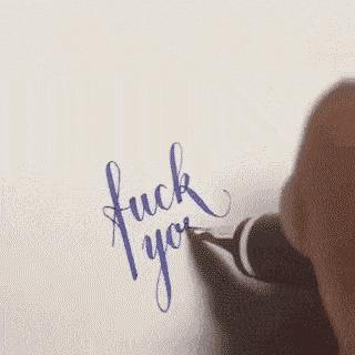 笑死了，女朋友说她昨晚游泳去了，这晒痕就是最好的证明