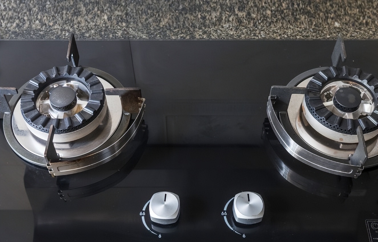 搬新家要不要燃气灶开火,搬新家父母给买锅碗瓢盆吗