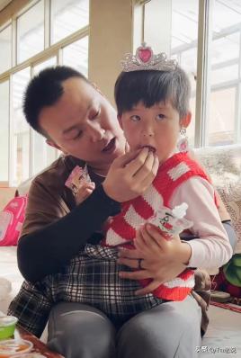 陕西少年酷爱打架，收藏品够买辆车，被“爷爷”救赎后学会感恩