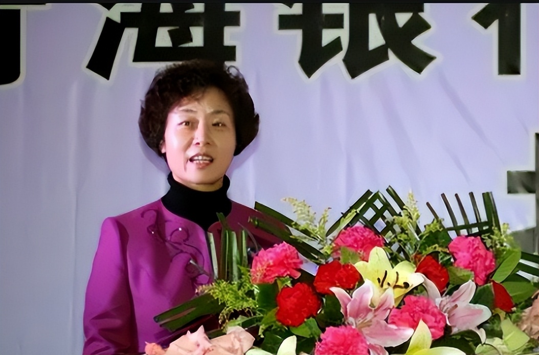 买190平房子藏赃款，满柜爱马仕和金条，青海女巨贪的奢侈品人生