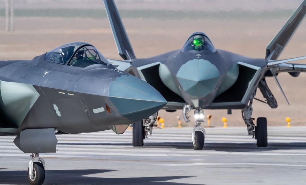 伊朗人对歼20模型爱不释手!F14过时了,中国装备顶用,换歼10很合适