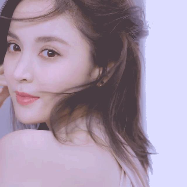 众里嫣然通一顾，人间颜色如尘土，回眸深邃，岁月如歌