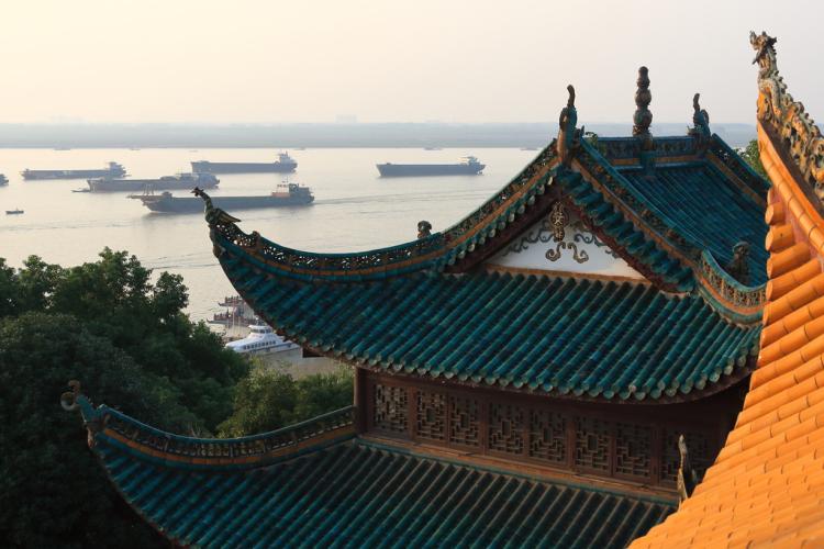 岳阳楼是江南三大名楼之一在哪里,中国四大古楼岳阳楼航拍