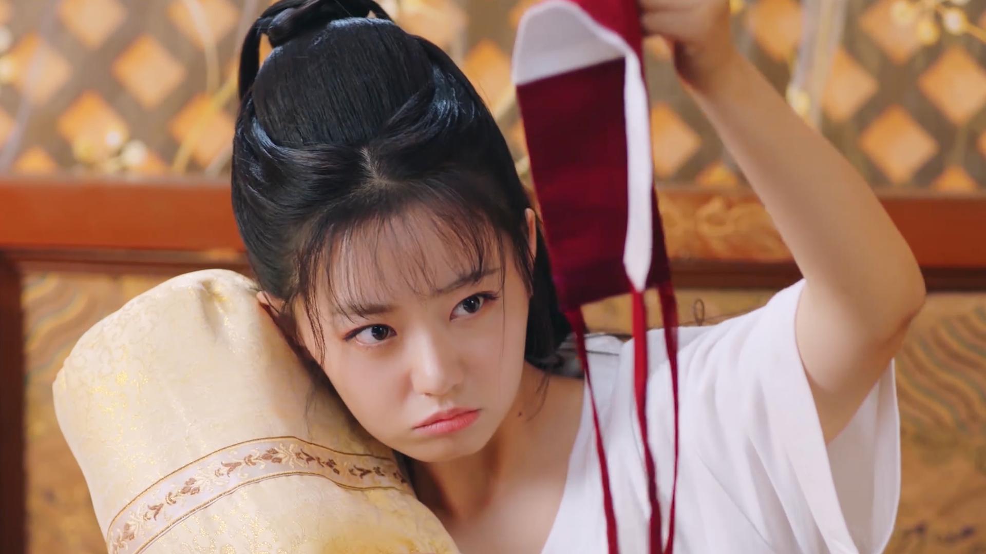 城主大人1：女子被迫穿男装当皇帝，成年后还被妃子追着要同房！