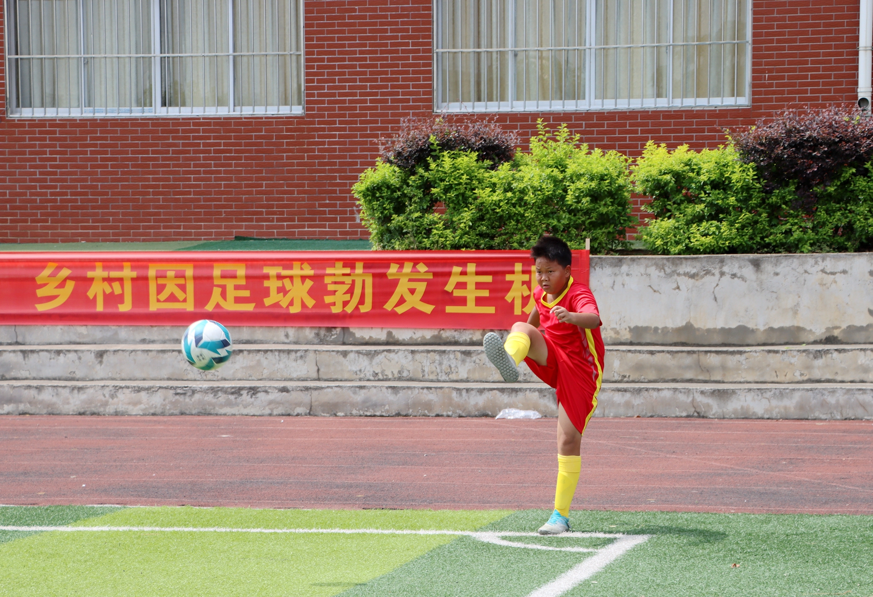 绿茵逐梦小学生校园足球联赛,全县中小学生校园足球赛开赛