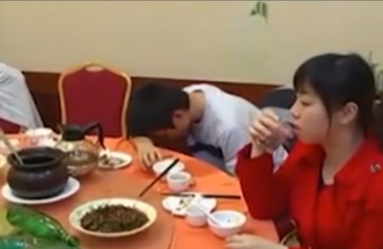 2007年，湖南女孩号称千杯不醉，喝酒如喝水，医生检查发现端倪