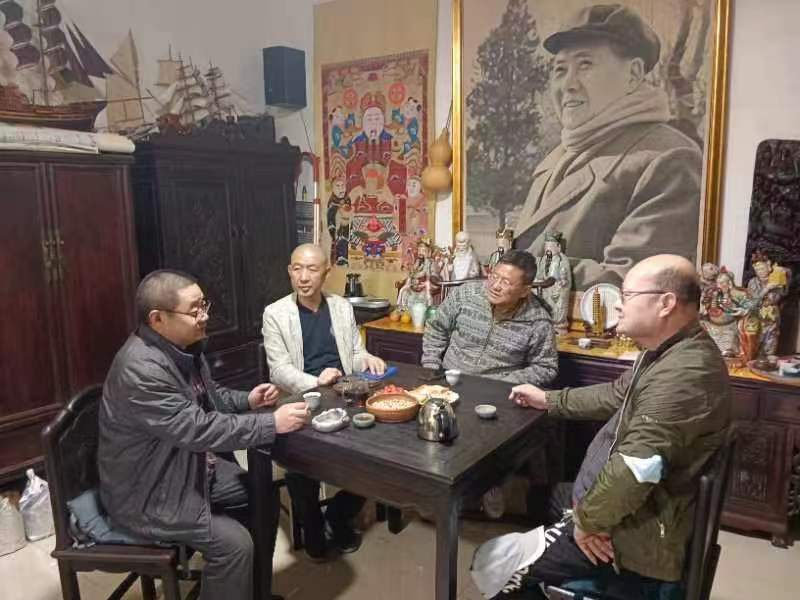 大连瓦房店：六旬艺师单江波收藏老烟盒万余件