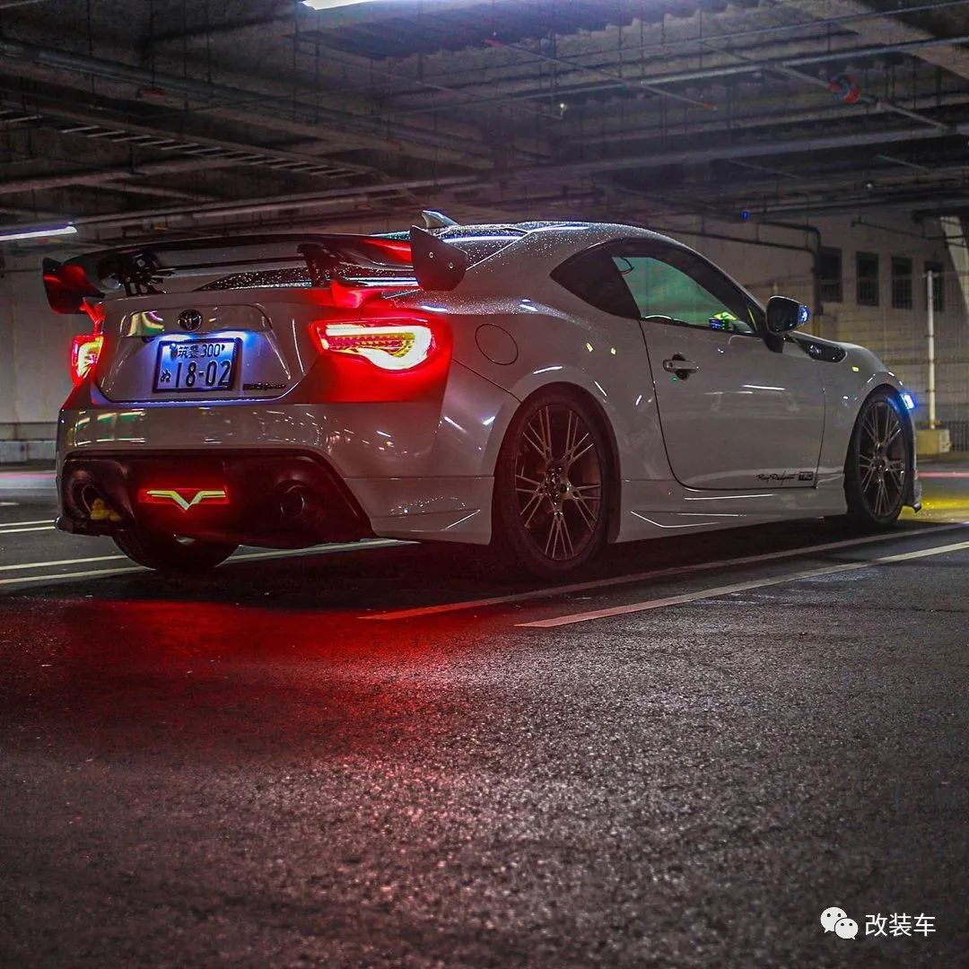 头文字d的女朋友,头文字d里面gt86的车主