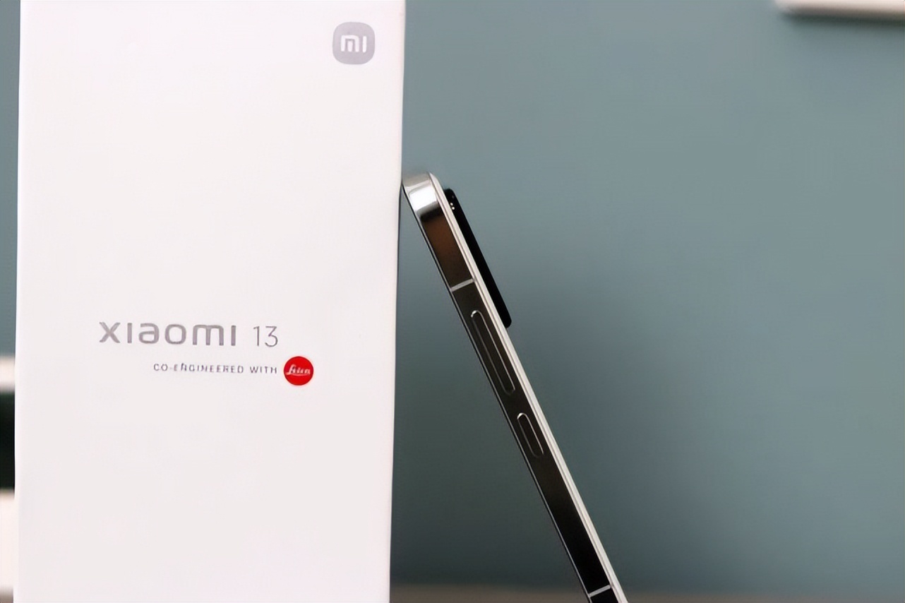 小米13跟苹果13使用感受,小米13换iphone13值得吗