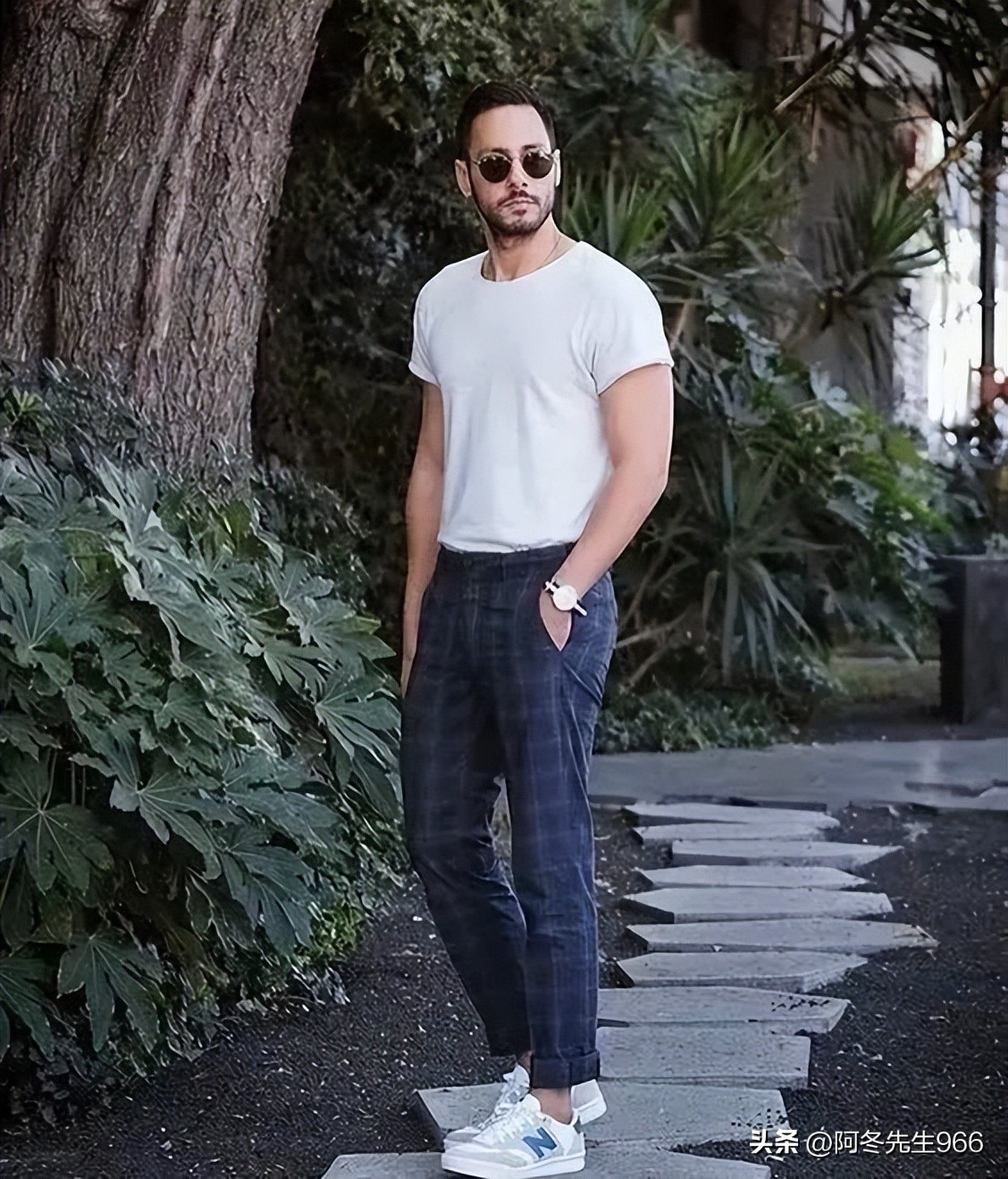 男士冰丝短袖t恤圆领,男士商务休闲短袖t恤搭配技巧