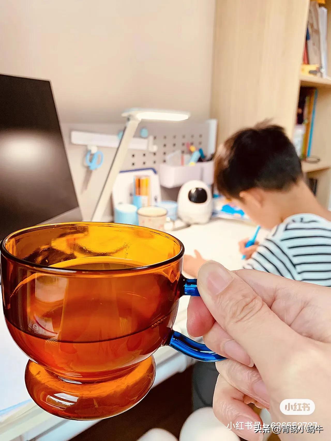 普通人该不该跟风去摆地摊,不要盲目跟风摆地摊生意惨淡