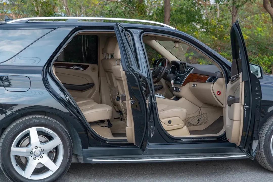 奔驰ml400的二手车实际感受,百万级硬派越野车奔驰ml400