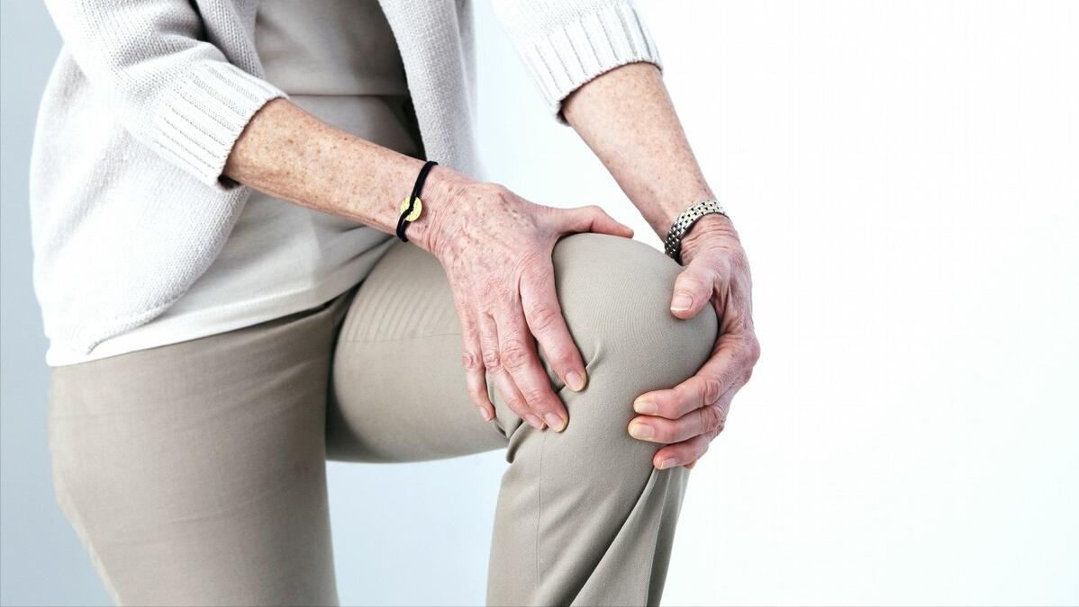 膝盖疼痛的自我康复训练方法,三个日常小习惯保护膝盖缓解膝痛