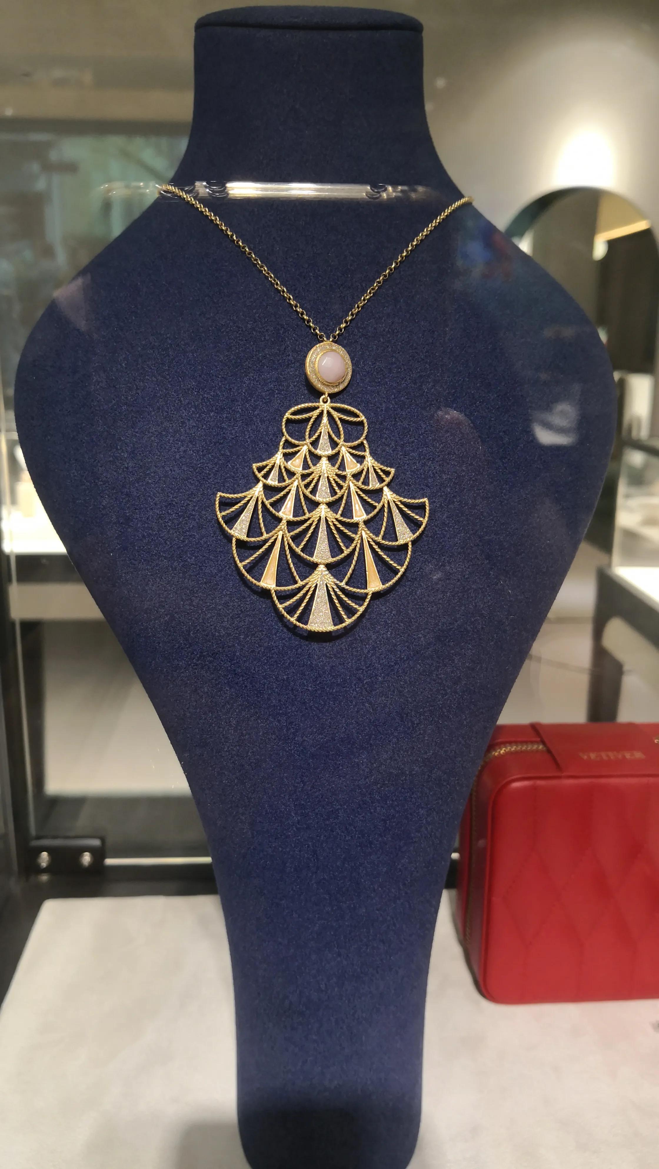 弄堂小吃、欧洲红酒，中西雅俗共赏