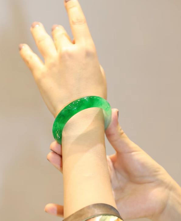 玉镯怎么选?记住6个点