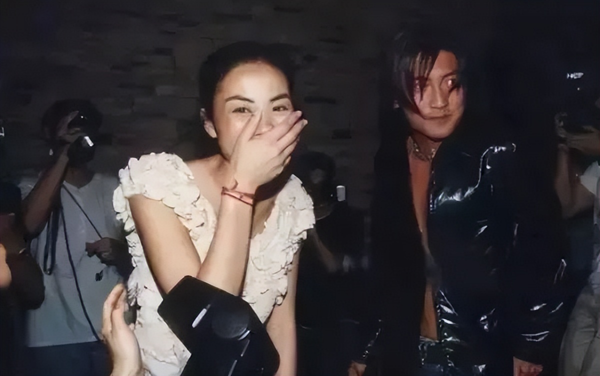 52岁的王菲怎么和谢霆锋相处,40多岁的王菲和谢霆锋