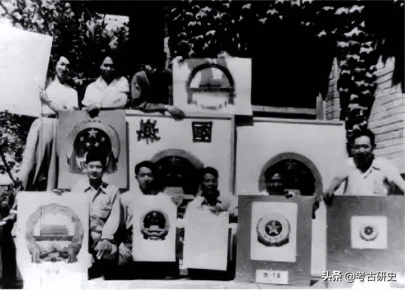 林徽因老公梁思成设计的国徽,梁思成林徽因首次设计的国徽