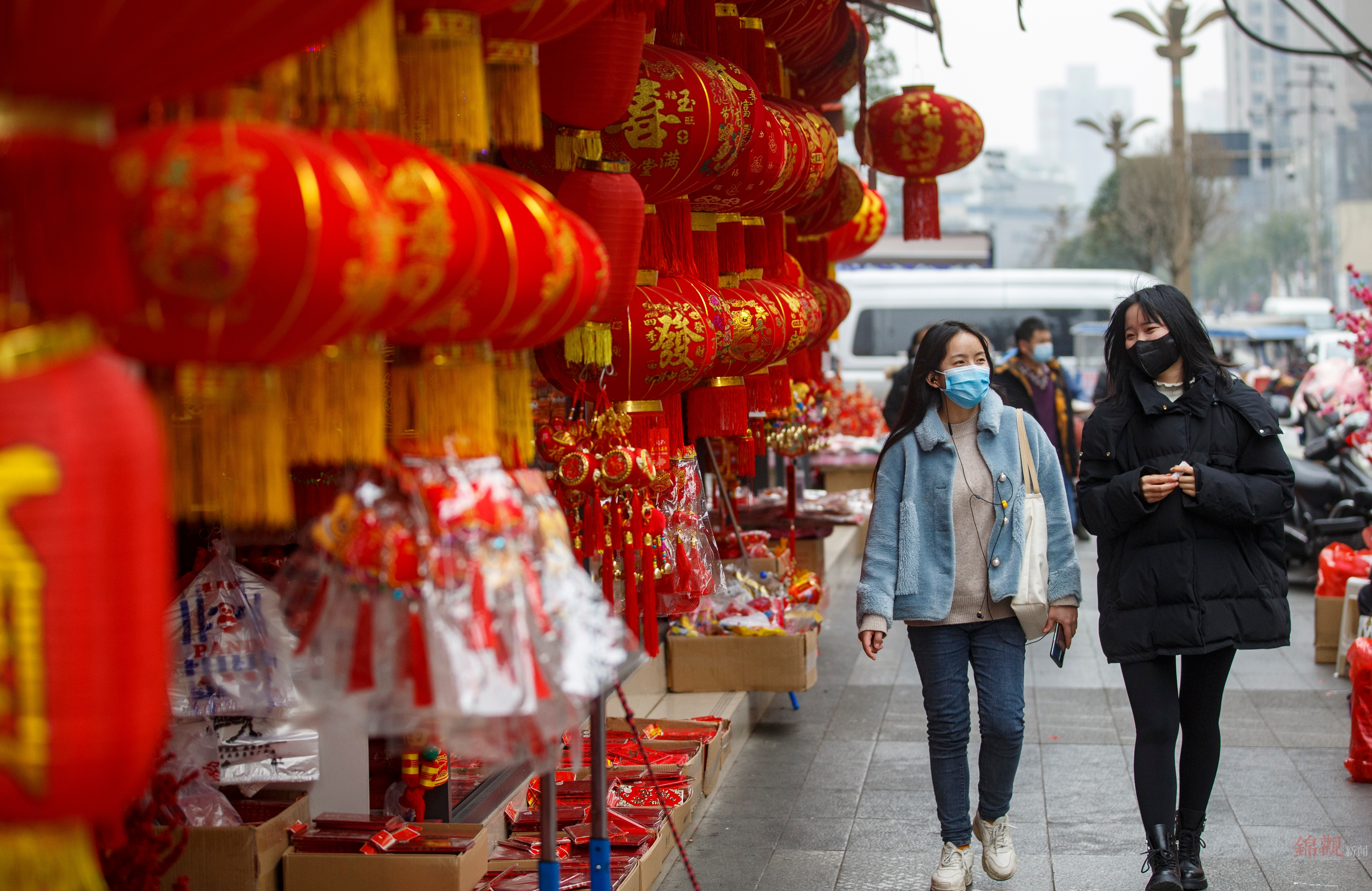 记者探访隔离小区,记者采访隔离人员