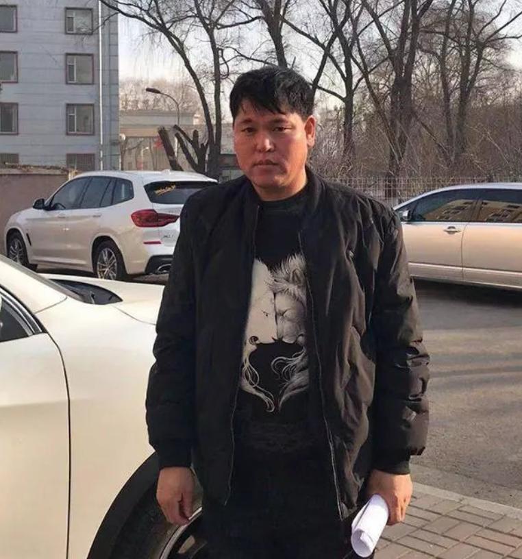 他蹲监26年获赔460万，花百万娶小22岁娇妻后，又闪离：她太图钱