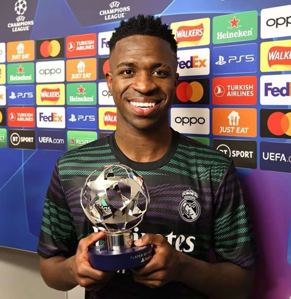 曼联vs皇马c罗本泽马,皇马反击厄齐尔本泽马c罗