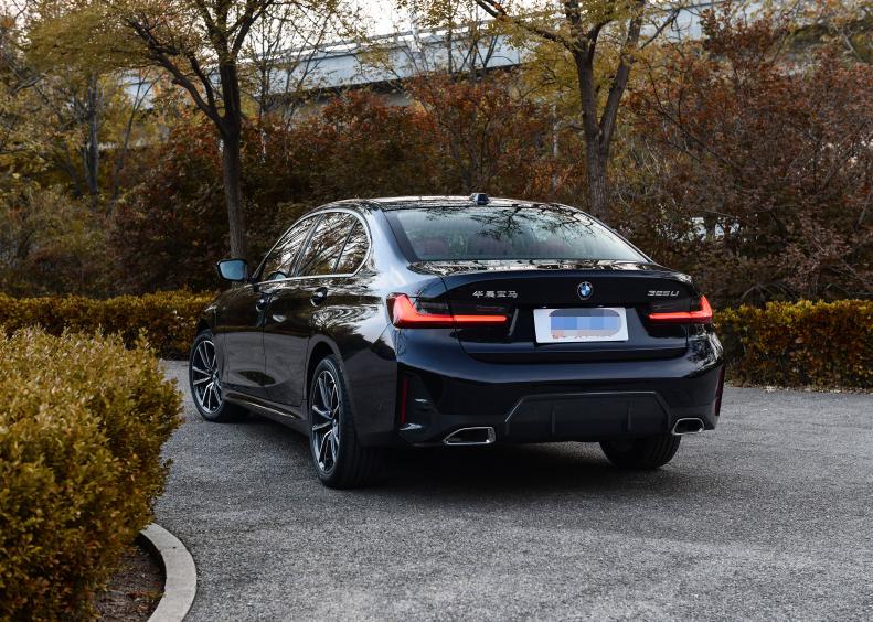 奔驰c宝马3系和奥迪a4l对比哪个好,30万预算买宝马3系还是a4