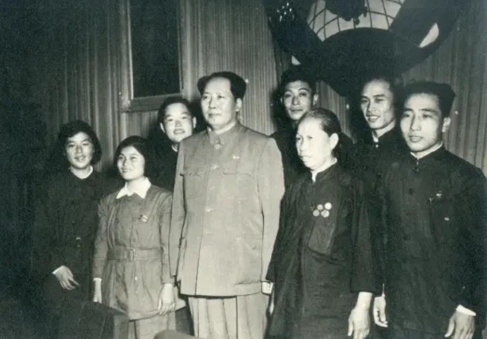 毛主席当年的小黄马，半夜突然嘶吼，主席听到后为何下令撤退？