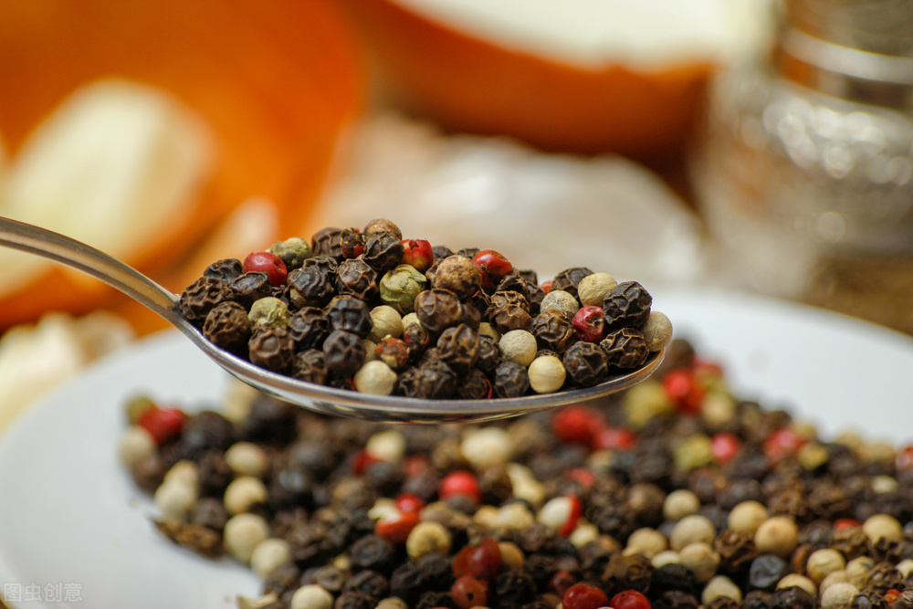 黑白胡椒虽有一字之差,黑白胡椒粉的正确使用法