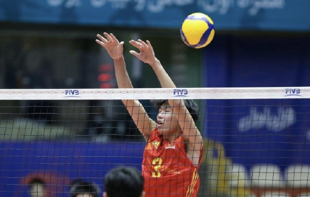 中国队遭争议判罚,中国队被争议判罚