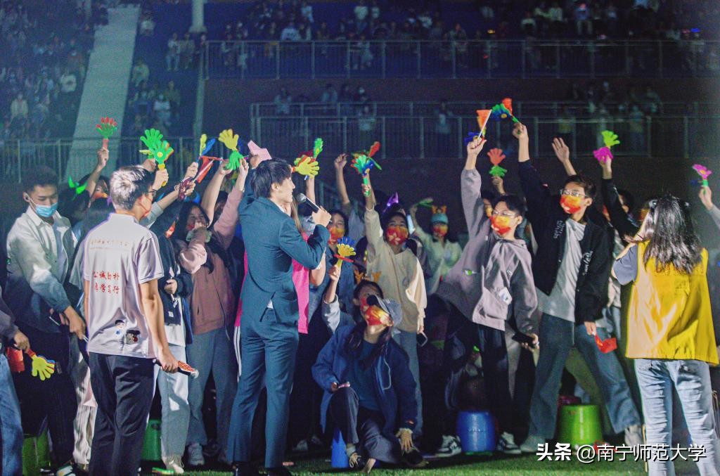 南宁师范大学举办学习二十大、永远跟*党**走、奋进新征程青春歌会