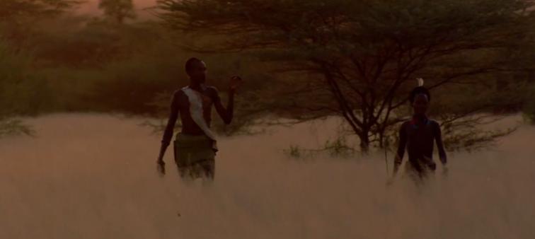 非洲原始部落的真实生活：女人想找对象，就要主动让男人鞭打