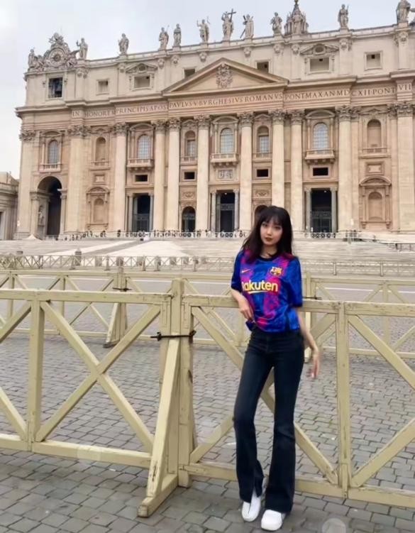 我，身材高挑的90后女生，独闯西班牙，因一件球衣成就了一番事业