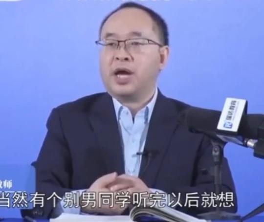 如果小姨子对甲男有好感，故意迎合他的行为，构成过失强奸吗？