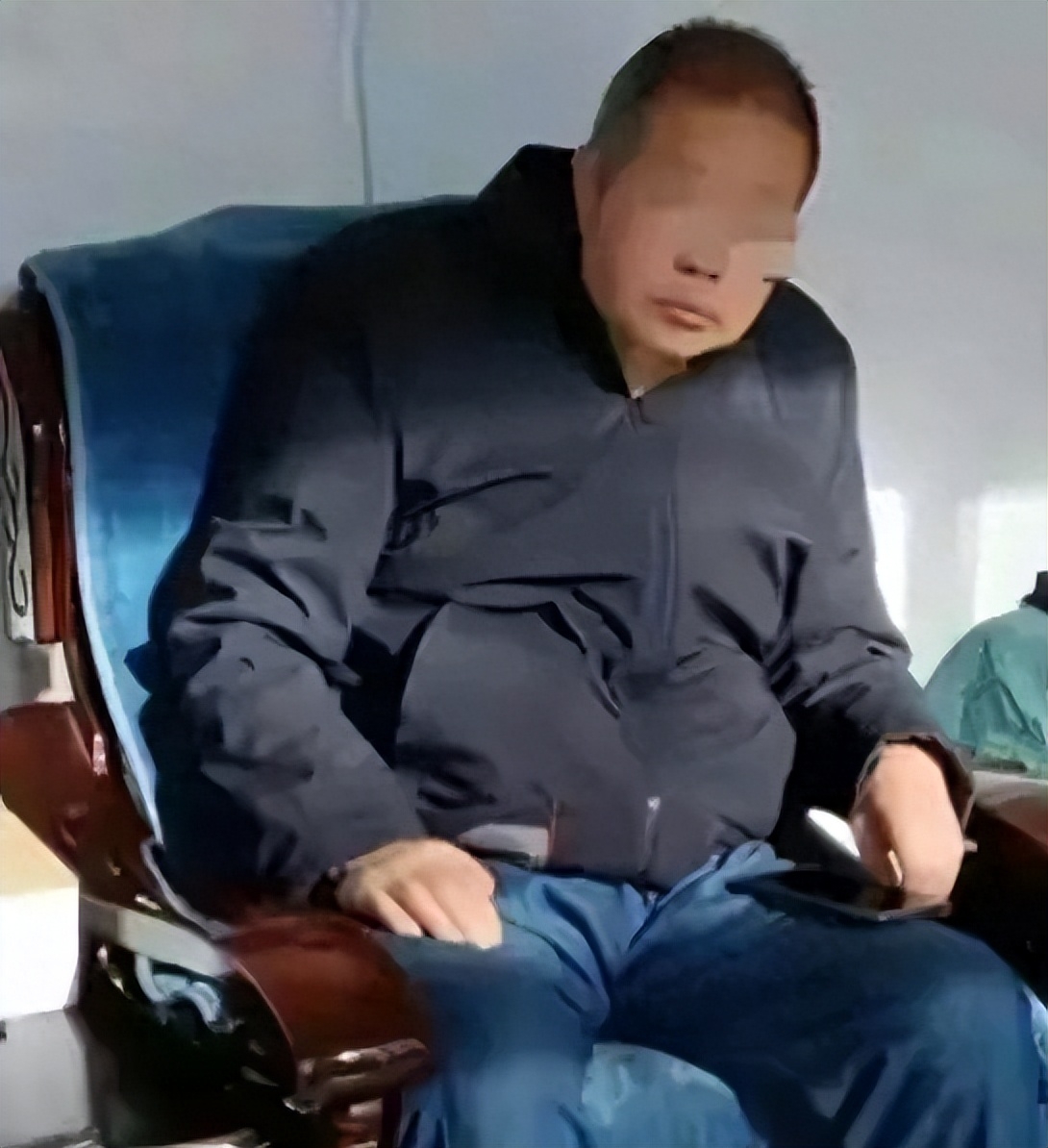 又反转？三姐妹实名举报父亲谋害母亲、*伦乱**及非法行医，官方回应