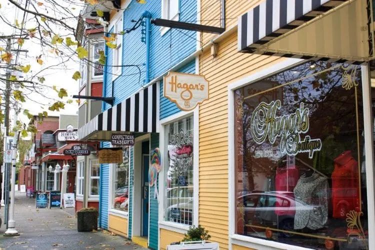 7月去加拿大旅游需要带的东西,加拿大枫叶季深度游