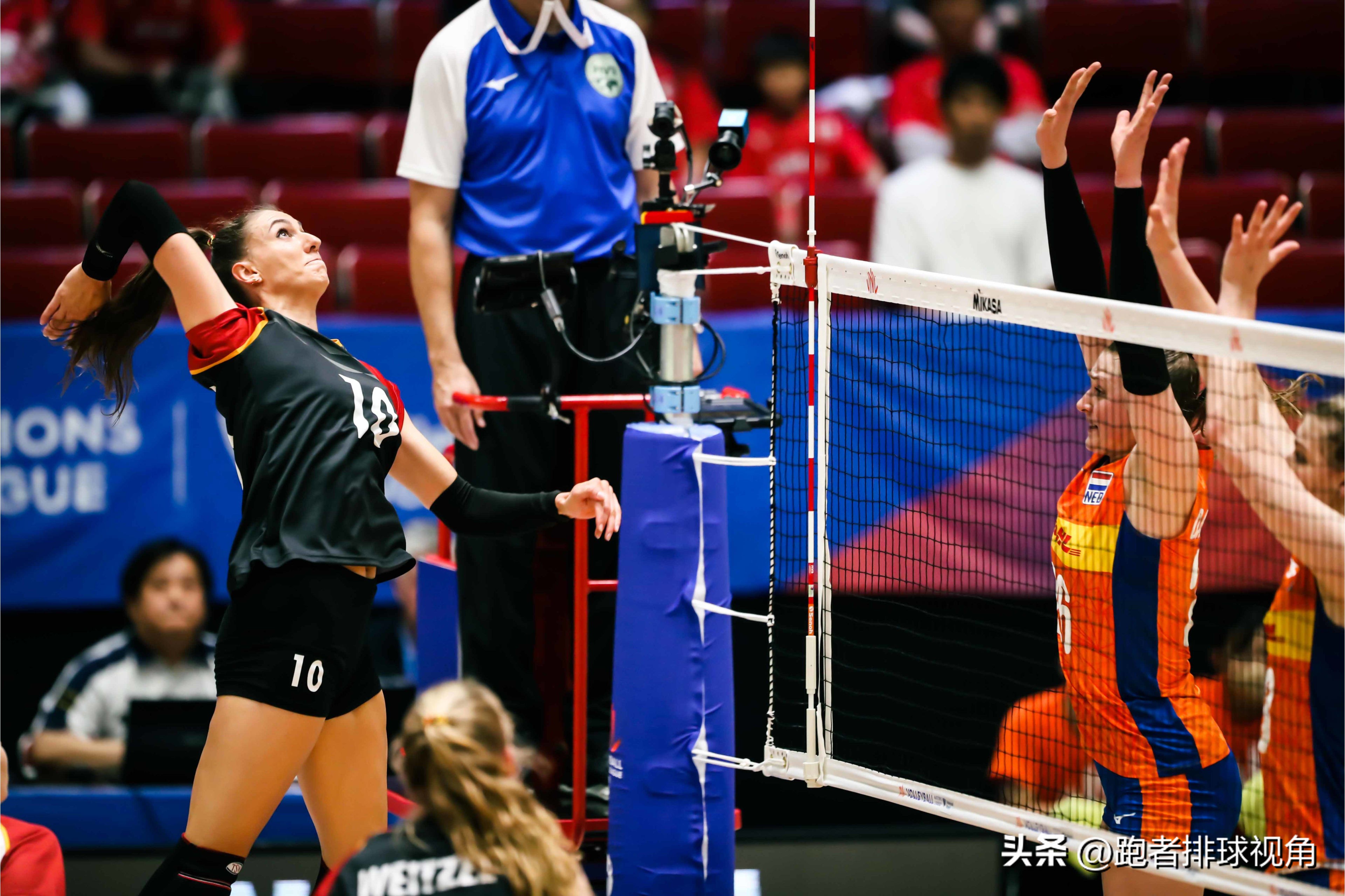 3：1！奥尔特曼大爆发，37扣18中5发球，德国女排拿下揭幕战