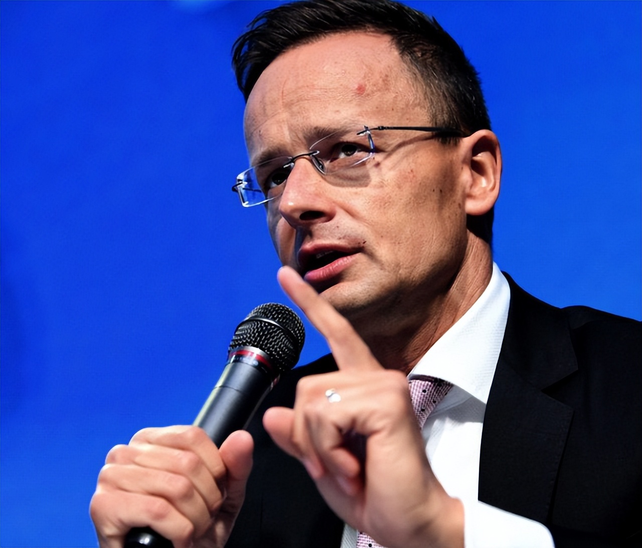 欧洲硬汉西亚尔托：不惧西方政治强权，关键时刻为中国仗义执言