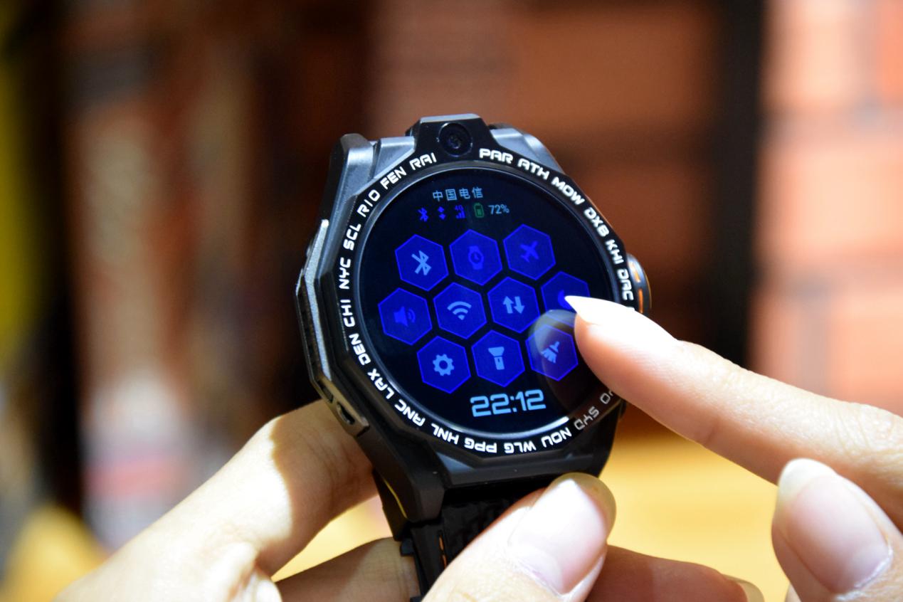 无需手机，就能打电话登微信QQ听歌刷视频，Jeep黑骑士F-X3体验