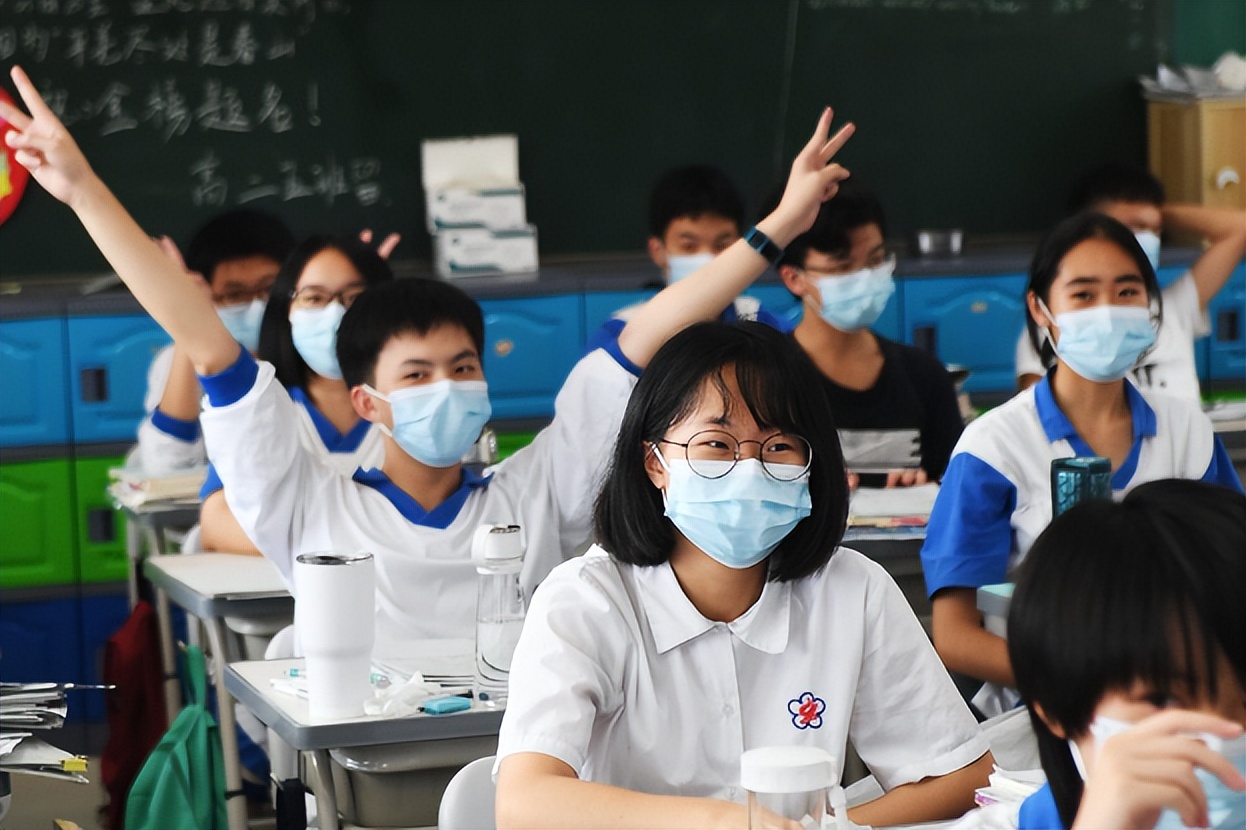 上体育课时女生自认很尴尬的行为，男生却心生好感，尤其第二个